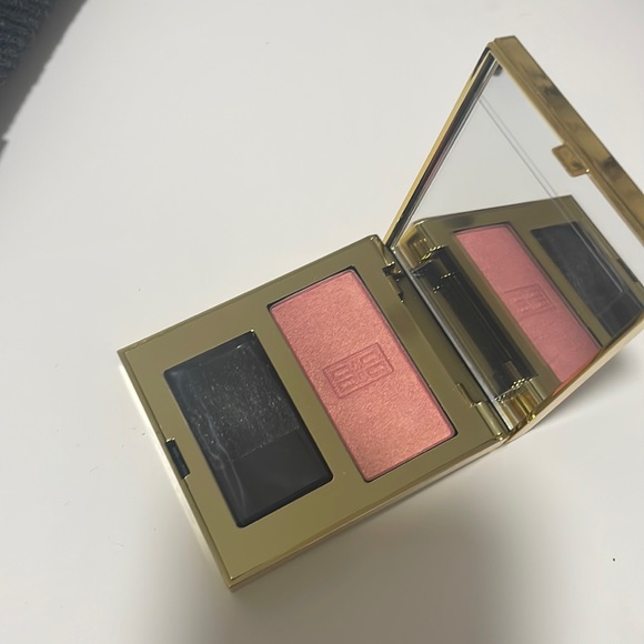 NWOB Elizabeth Arden blush - Picture 2 of 4